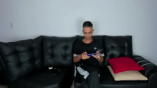 Snapshot of Mystic_sexzonexxx chatting on May 8, 1:55 am Mystic sexzonexxx online show from May 8, 1:55 am