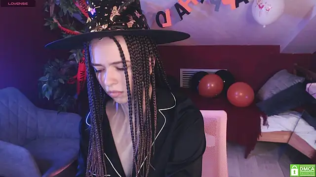 Snapshot of _HypeQueen_ chatting on October 22, 9:47 pm HypeQueen online show from October 22, 9:47 pm