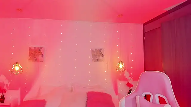 Snapshot of cherryvixen_ chatting on October 28, 6:17 am cherryvixen  online show from October 28, 6:17 am