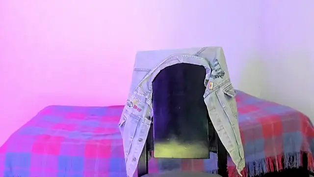 Nikki  uwu online show from April 15, 7:43 pm