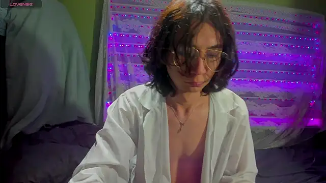 najimi uwu online show from November 7, 3:01 pm