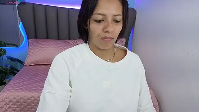 Aria Russo online show from November 14, 3:00 pm