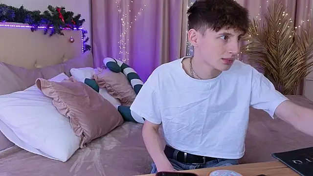 crisp1n online show from December 15, 10:14 pm