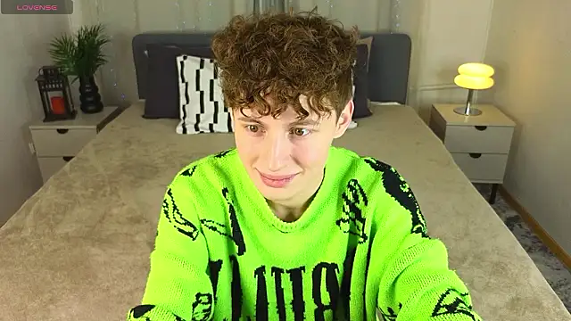 crisp1n online show from February 15, 3:53 pm