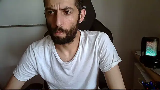 Snapshot of topg84 chatting on June 29, 4:18 pm topg84 online show from June 29, 4:18 pm