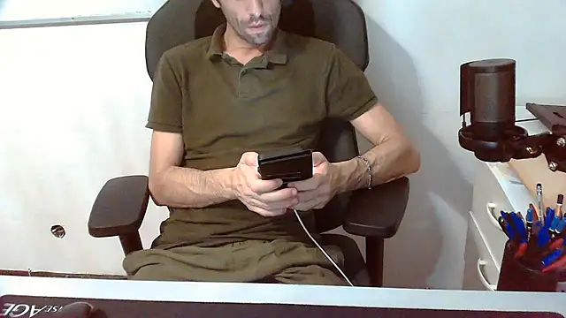Snapshot of topg84 chatting on July 1, 5:34 pm topg84 online show from July 1, 5:34 pm