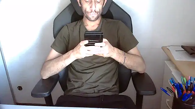 Snapshot of topg84 chatting on July 4, 5:08 pm topg84 online show from July 4, 5:08 pm