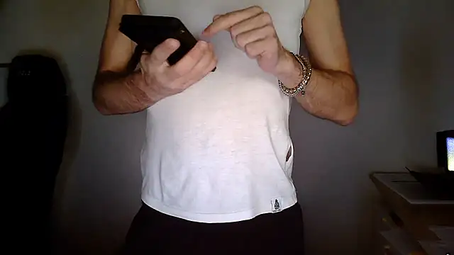 Snapshot of topg84 chatting on July 18, 2:21 pm topg84 online show from July 18, 2:21 pm