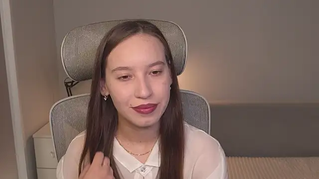 Snapshot of WhyEmmyCry chatting on June 3, 4:59 am WhyEmmyCry online show from June 3, 4:59 am