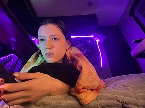 Thedeepwebcutie online show from July 10, 7:01 am