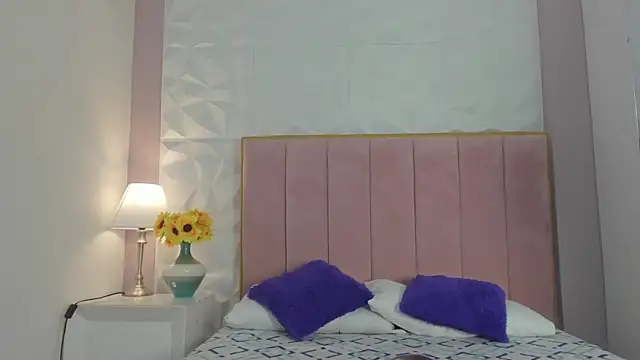 xxxMia Isabellaa online show from October 19, 12:06 pm