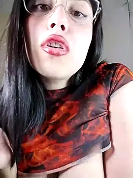 Snapshot of Chinitaaa28 chatting on October 30, 7:32 am Chinitaaa28 online show from October 30, 7:32 am