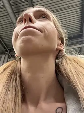 kira mia online show from November 30, 6:34 pm