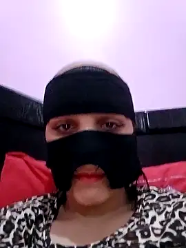 SandyAmr online show from April 23, 8:13 am