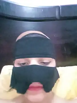 Snapshot of SandyAmr chatting on June 18, 7:19 am SandyAmr online show from June 18, 7:19 am