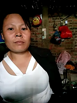 Snapshot of Lilian-n chatting on October 20, 1:28 am Lilian-n online show from October 20, 1:28 am