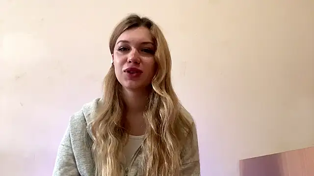 Snapshot of Fiorence_Blonde chatting on October 21, 11:22 am Fiorence Blonde online show from October 21, 11:22 am