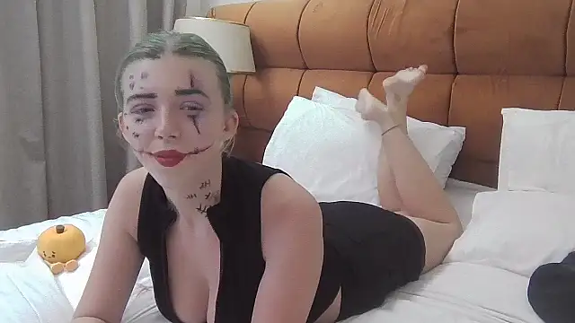 SweetShyMona online show from October 31, 3:13 pm