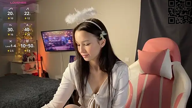 ella simons online show from October 25, 9:09 pm