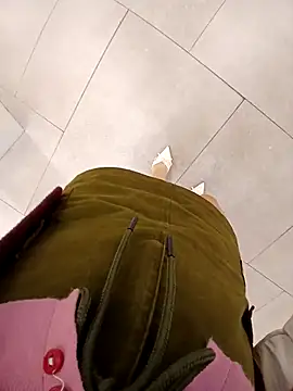 Snapshot of Mina-02 chatting on November 7, 8:03 am Mina-02 online show from November 7, 8:03 am