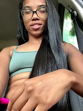 raphaelasoares online show from December 4, 4:27 pm