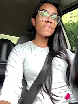 raphaelasoares online show from December 14, 10:20 am