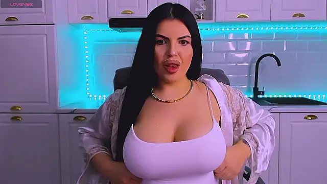 Snapshot of RheaLynn chatting on March 3, 10:04 pm RheaLynn online show from March 3, 10:04 pm