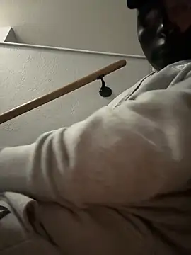 Kneetoe2025 online show from November 21, 8:46 am