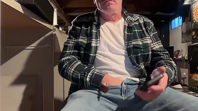 Kneetoe2025 online show from December 3, 10:08 pm