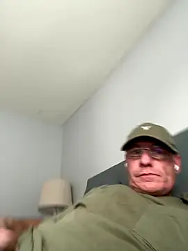 Kneetoe2025 online show from December 18, 6:58 pm