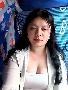 lisa-bae00 online show from March 23, 1:15 pm