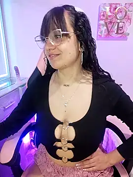 Snapshot of Pinkvixen69 chatting on May 4, 5:31 pm Pinkvixen69 online show from May 4, 5:31 pm