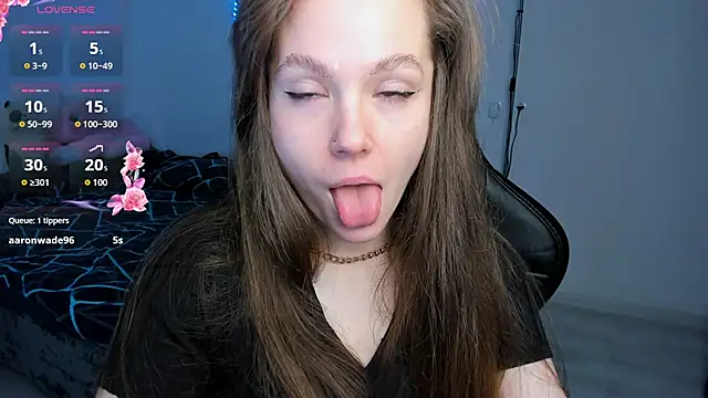 Snapshot of cute_little_Emily chatting on November 5, 4:01 am cute little Emily online show from November 5, 4:01 am