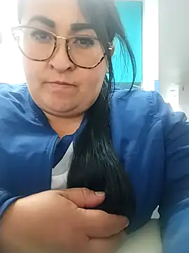 Snapshot of julitziI_09 chatting on November 17, 8:42 am julitziI 09 online show from November 17, 8:42 am