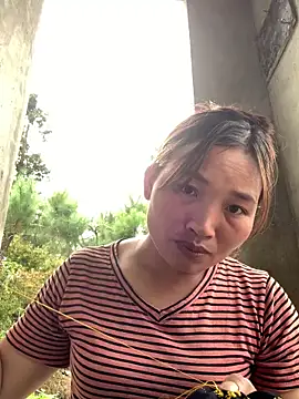 Snapshot of sowbibi chatting on October 22, 4:57 am sowbibi online show from October 22, 4:57 am