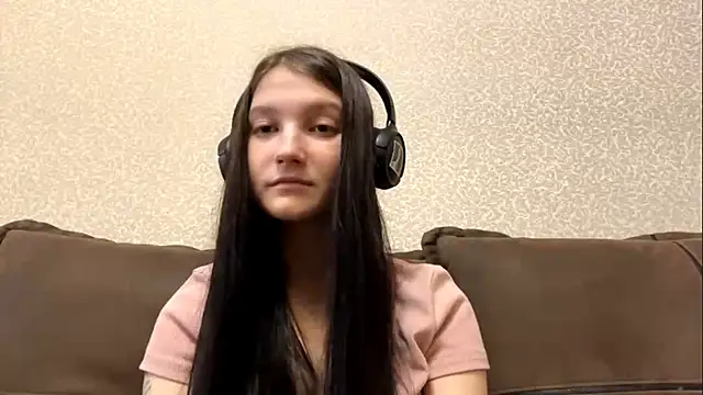 Snapshot of auroracus chatting on October 24, 7:49 am auroracus online show from October 24, 7:49 am