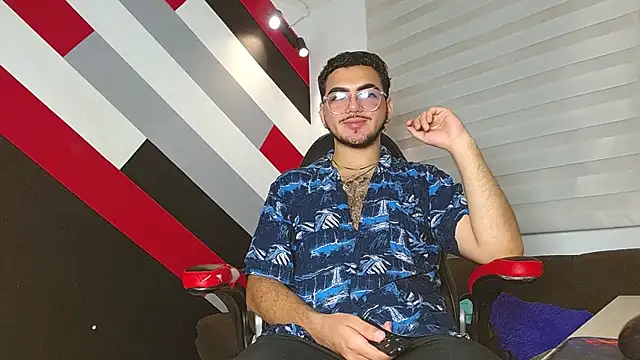 Zac Golden online show from June 2, 12:18 pm