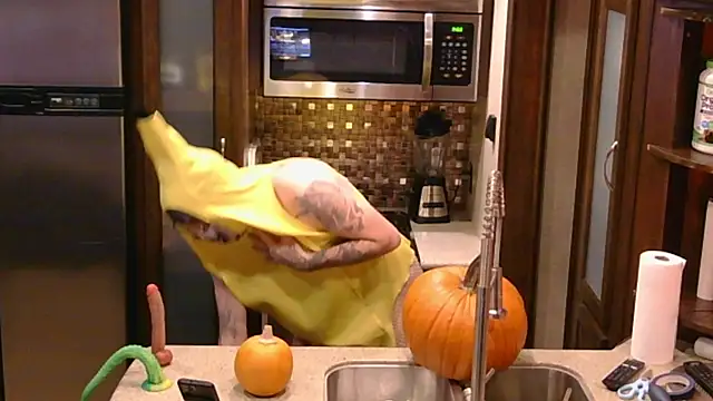 Snapshot of assquatch42069 chatting on October 26, 7:36 am assquatch42069 online show from October 26, 7:36 am