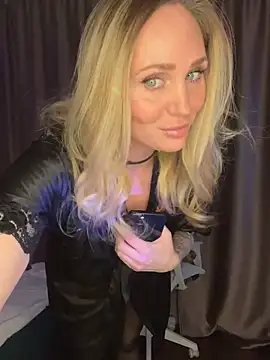 Snapshot of Drink_me_all_up chatting on November 2, 9:28 pm Drink me all up online show from November 2, 9:28 pm