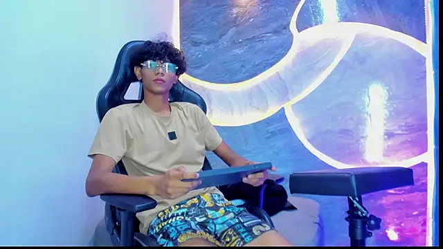 Sex Boy 33  online show from October 25, 4:31 am