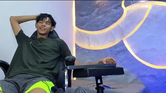 Sex Boy 33  online show from November 18, 4:17 am