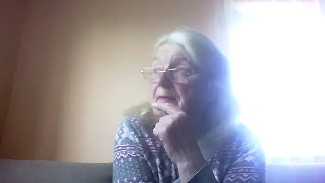 AmyLove353 online show from April 25, 5:32 am