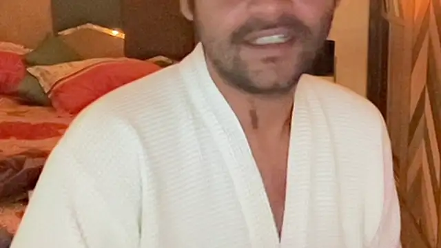 Snapshot of MakeMeAwareAah chatting on October 20, 3:01 pm MakeMeAwareAah online show from October 20, 3:01 pm