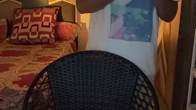 Snapshot of MakeMeAwareAah chatting on October 23, 4:06 pm MakeMeAwareAah online show from October 23, 4:06 pm