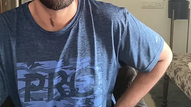 Snapshot of MakeMeAwareAah chatting on November 29, 5:43 am MakeMeAwareAah online show from November 29, 5:43 am