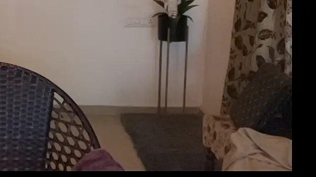 Snapshot of MakeMeAwareAah chatting on December 5, 1:03 am MakeMeAwareAah online show from December 5, 1:03 am