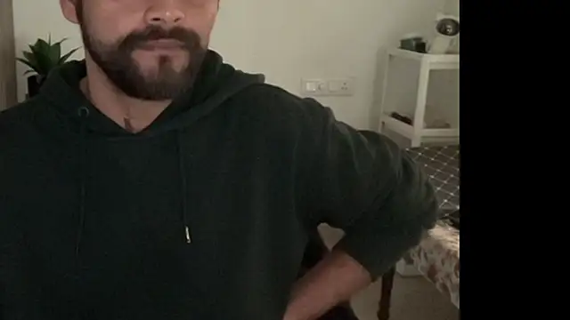 Snapshot of MakeMeAwareAah chatting on December 15, 3:44 am MakeMeAwareAah online show from December 15, 3:44 am