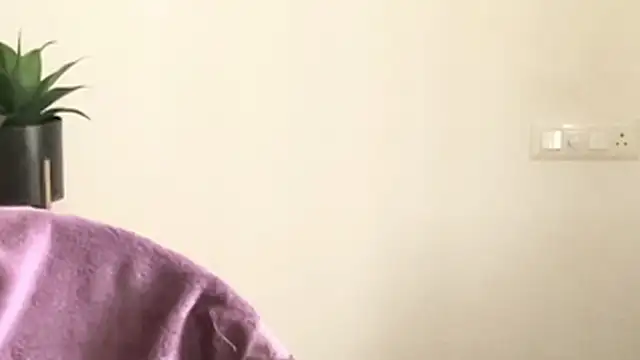 Snapshot of MakeMeAwareAah chatting on December 16, 7:24 am MakeMeAwareAah online show from December 16, 7:24 am