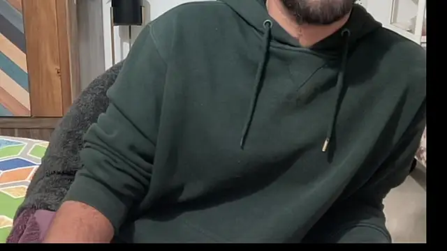 Snapshot of MakeMeAwareAah chatting on December 17, 12:44 pm MakeMeAwareAah online show from December 17, 12:44 pm