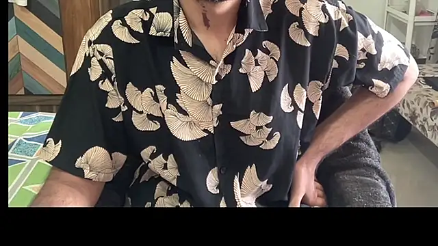 Snapshot of MakeMeAwareAah chatting on December 18, 5:57 am MakeMeAwareAah online show from December 18, 5:57 am